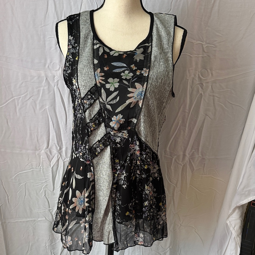 Elegant Floral Sleeveless Blouse